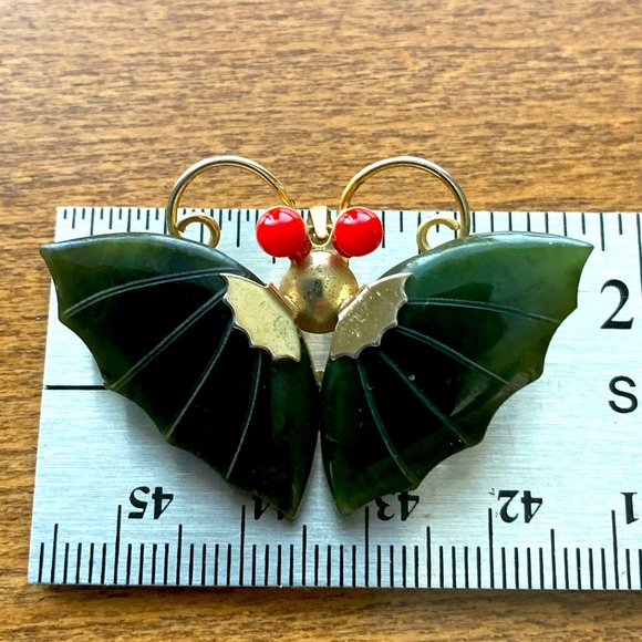 Vintage Jade Butterfly Pin/Pendant - Picture 3 of 6